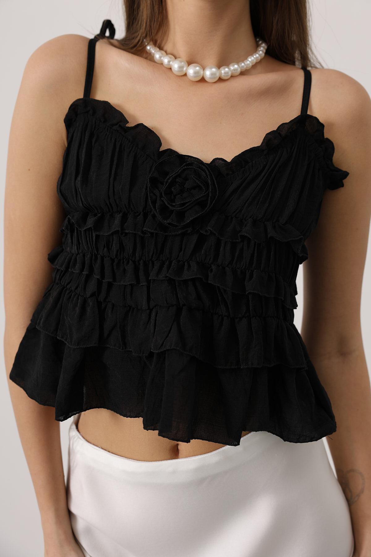 Siyah Öpücük Yaka Askılı Fırfırlı Bluz