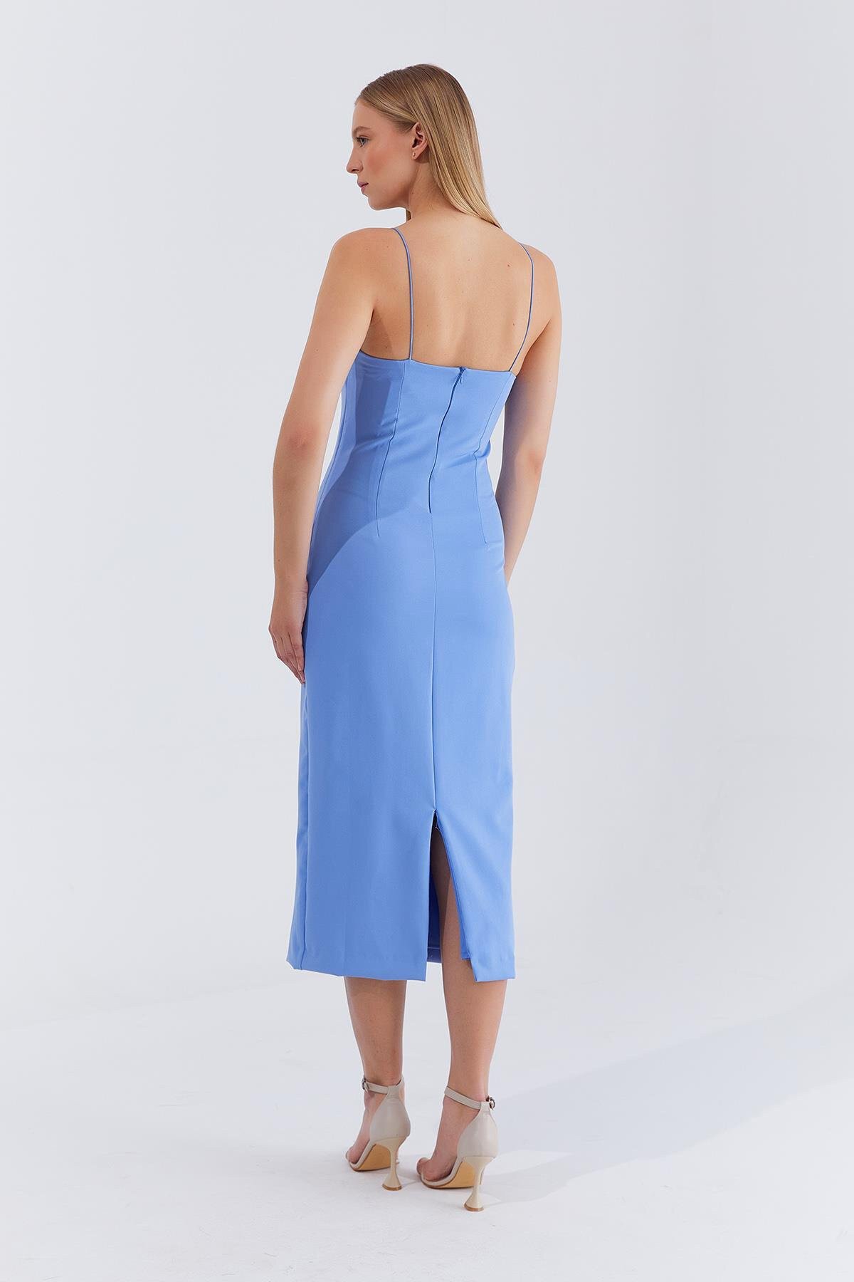 Mavi Askılı Bağlama Detaylı Desenli Midi Boy Elbise