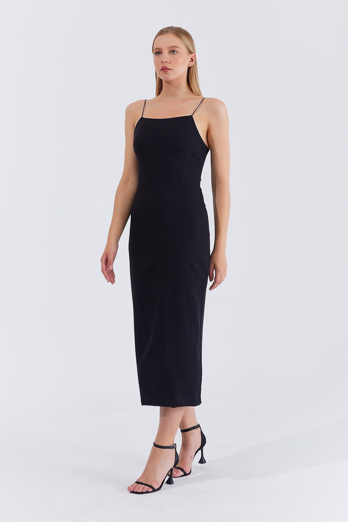 Siyah Askılı Bağlama Detaylı Desenli Midi Boy Elbise