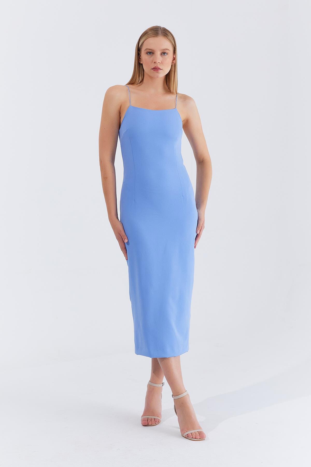 Mavi Askılı Bağlama Detaylı Desenli Midi Boy Elbise