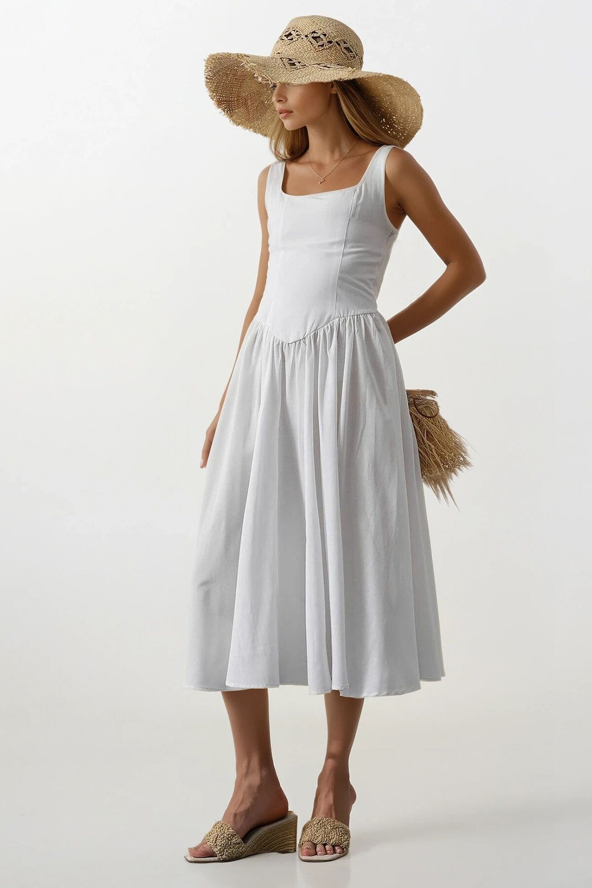 Beyaz Askılı Eteği Pileli Maxi Boy Elbise