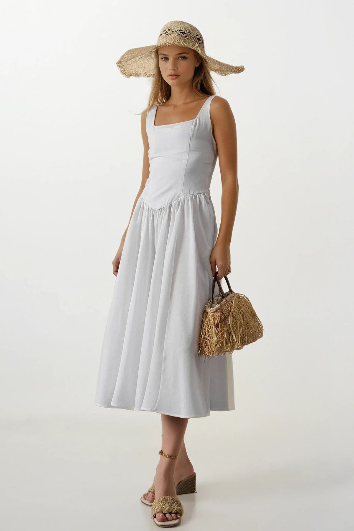 Beyaz Askılı Eteği Pileli Maxi Boy Elbise