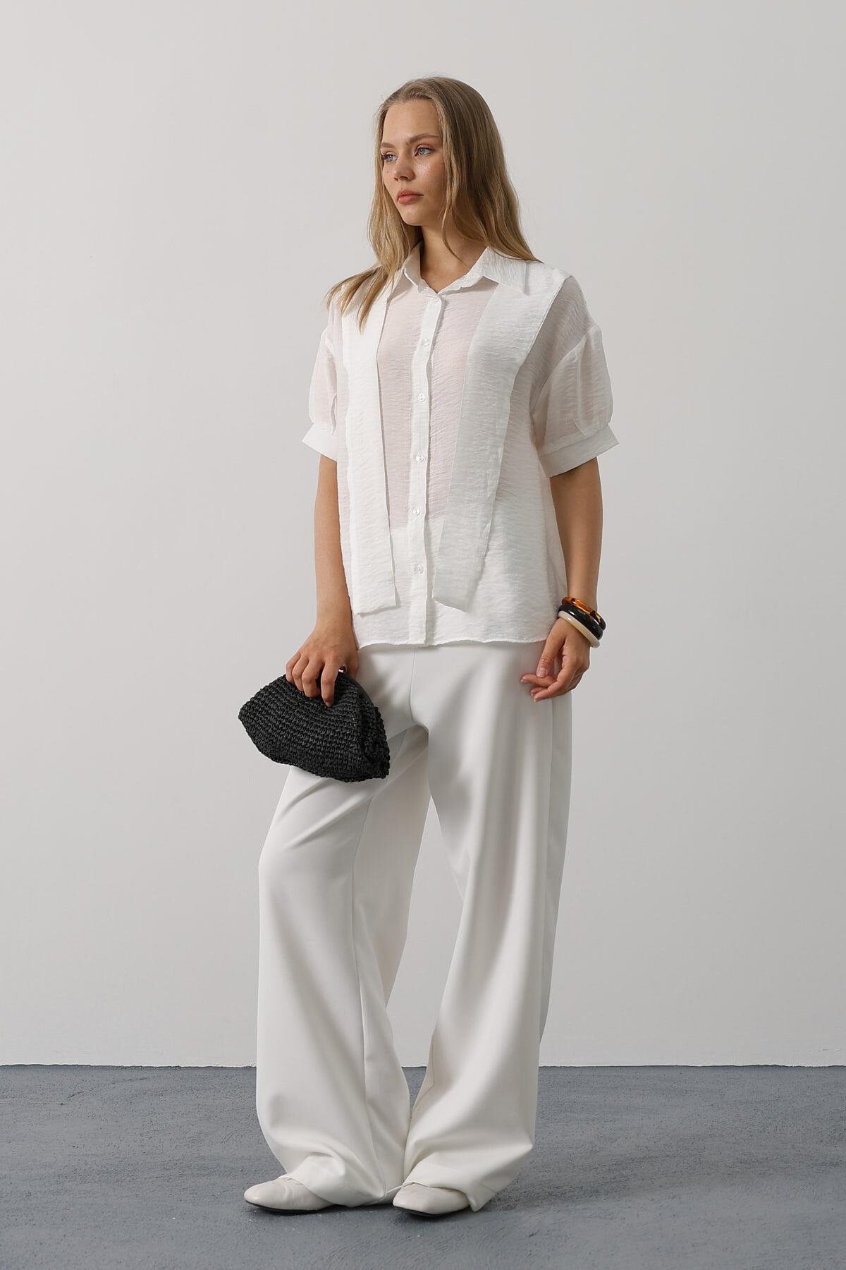 Beyaz Atkı Detaylı Yarım Kol Gömlek