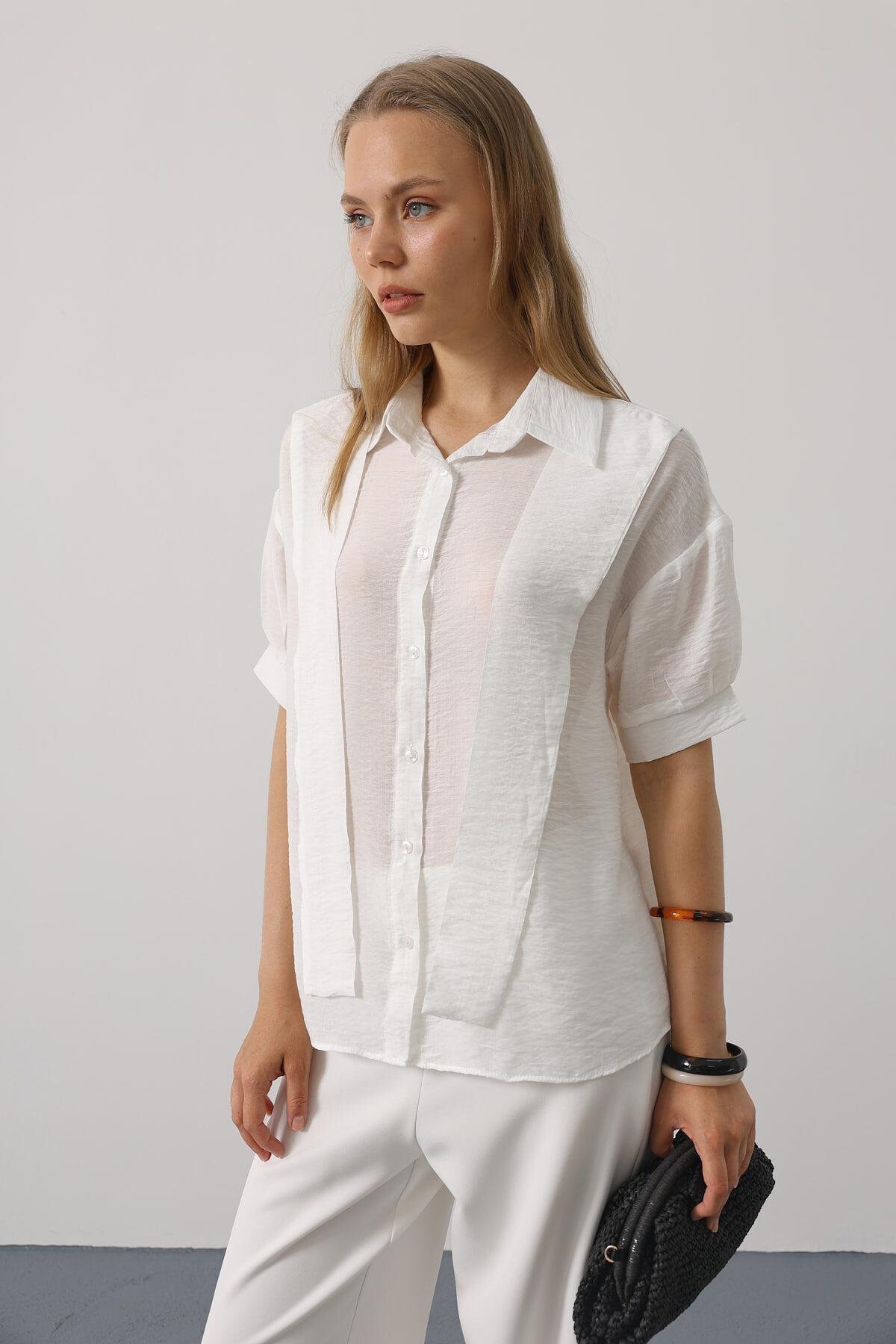 Beyaz Atkı Detaylı Yarım Kol Gömlek