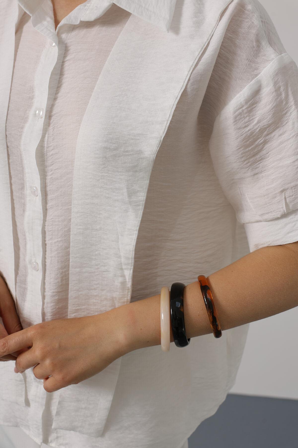 Beyaz Atkı Detaylı Yarım Kol Gömlek