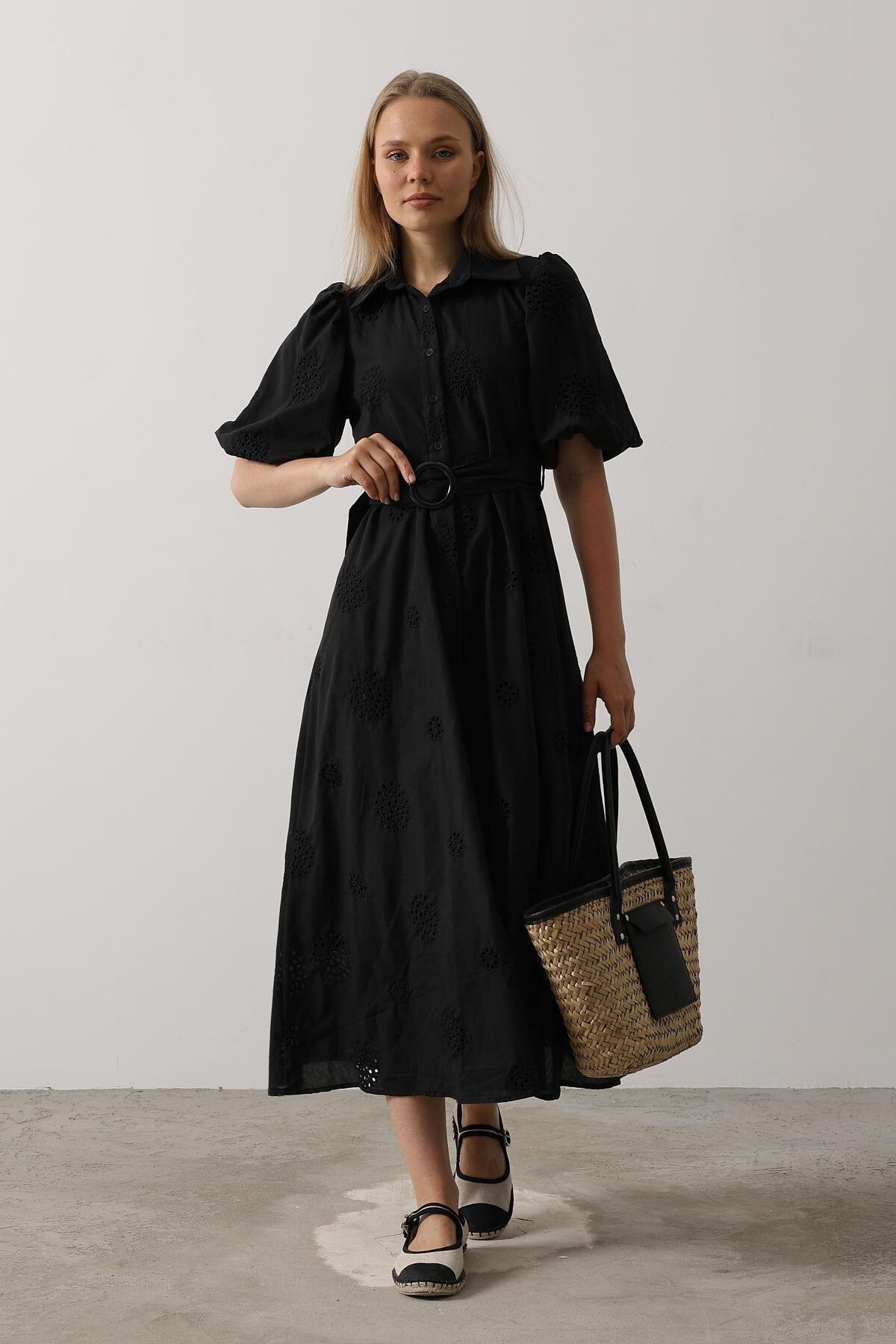 Siyah Astarlı Balon Kol Kemer Detaylı Nakışlı Elbise