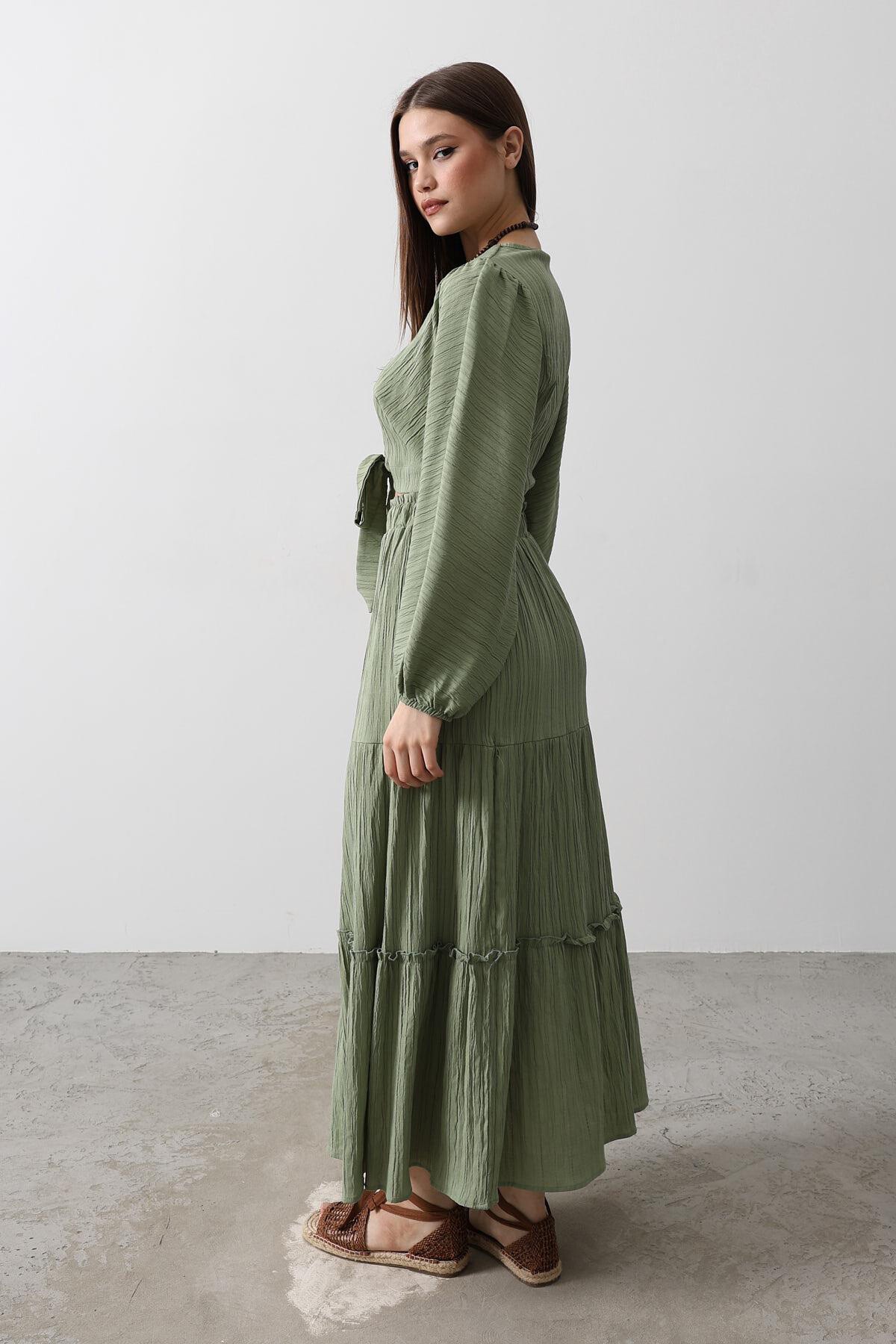 Haki V Yaka Bağlama Detaylı Gömlek Ve Beli Lastikli Pileli Etek Takım