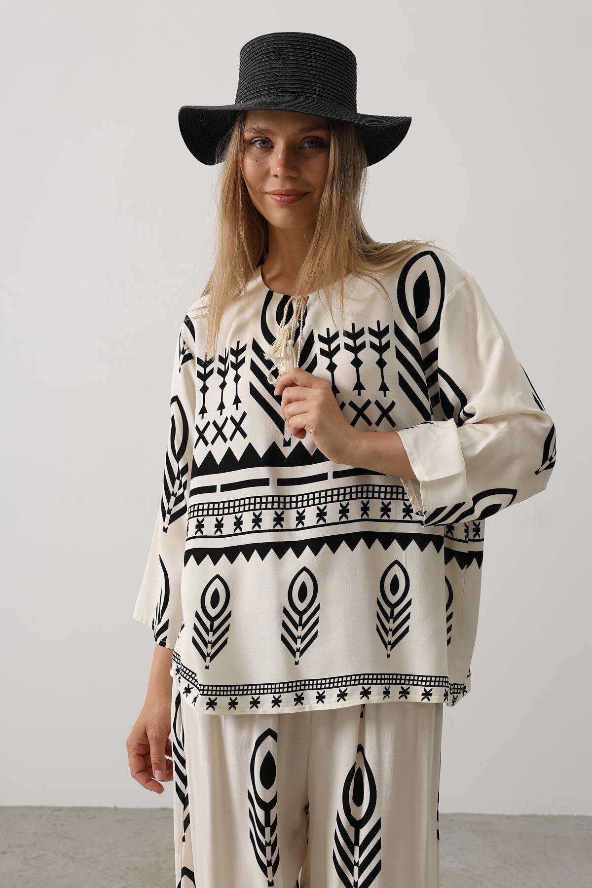 Siyah Etnik Desenli Bağcık Detaylı Bluz Ve Beli Lastikli Pantolon Takım