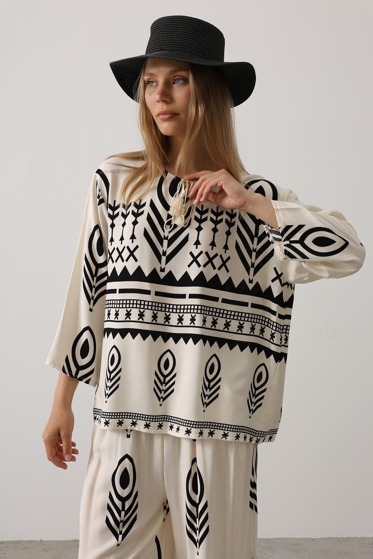 Siyah Etnik Desenli Bağcık Detaylı Bluz Ve Beli Lastikli Pantolon Takım