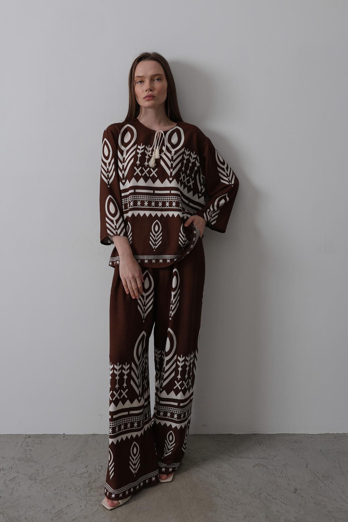 Kahve Etnik Desenli Bağcık Detaylı Bluz Ve Beli Lastikli Pantolon Takım