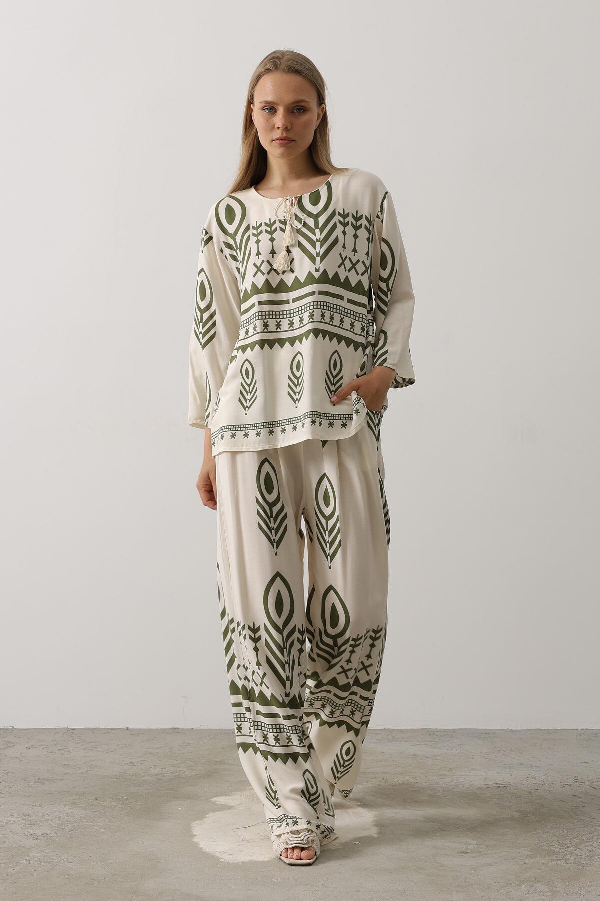 Yeşil Etnik Desenli Bağcık Detaylı Bluz Ve Beli Lastikli Pantolon Takım