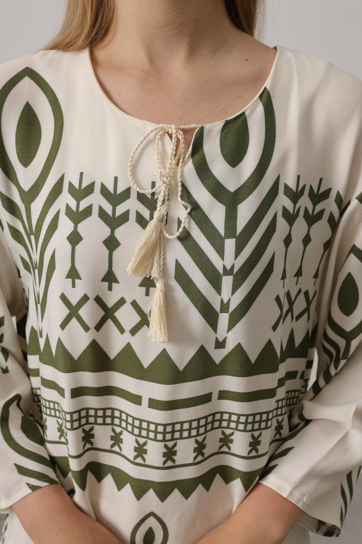 Yeşil Etnik Desenli Bağcık Detaylı Bluz Ve Beli Lastikli Pantolon Takım