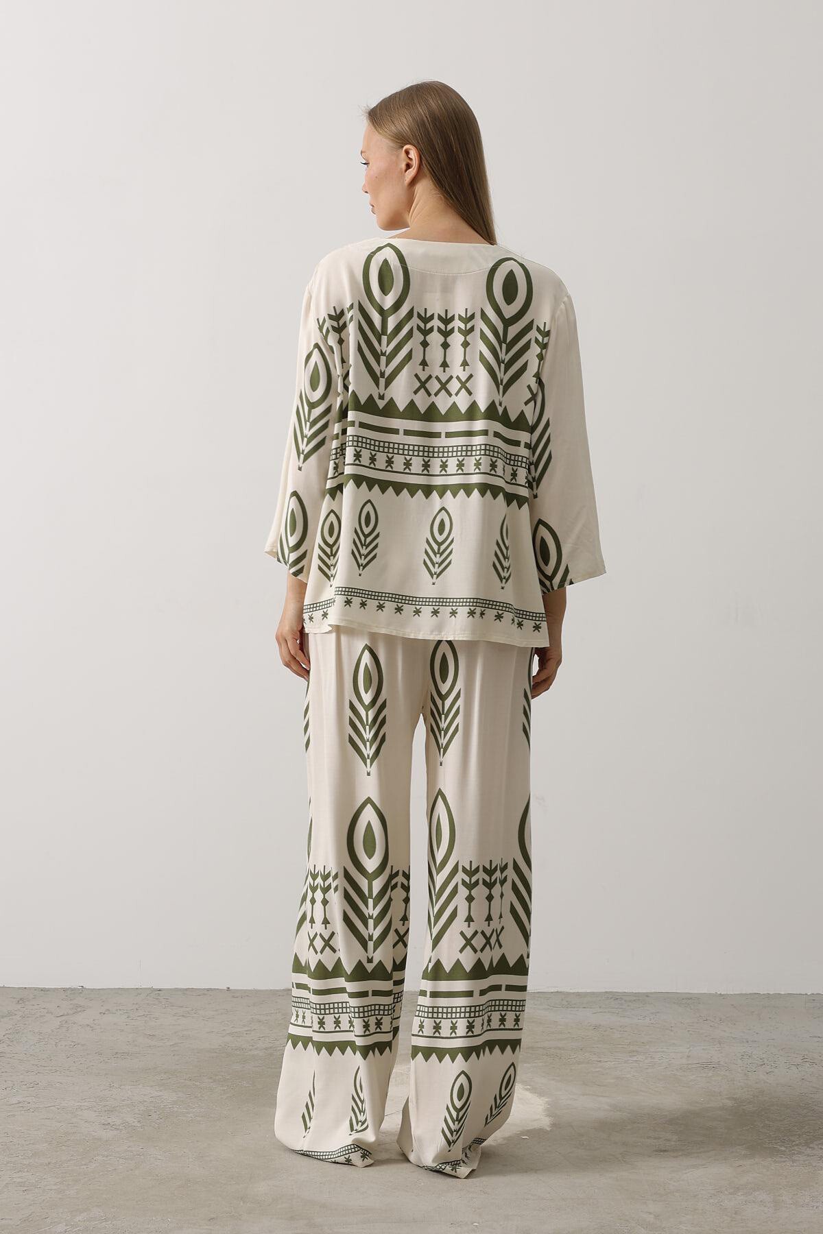 Yeşil Etnik Desenli Bağcık Detaylı Bluz Ve Beli Lastikli Pantolon Takım