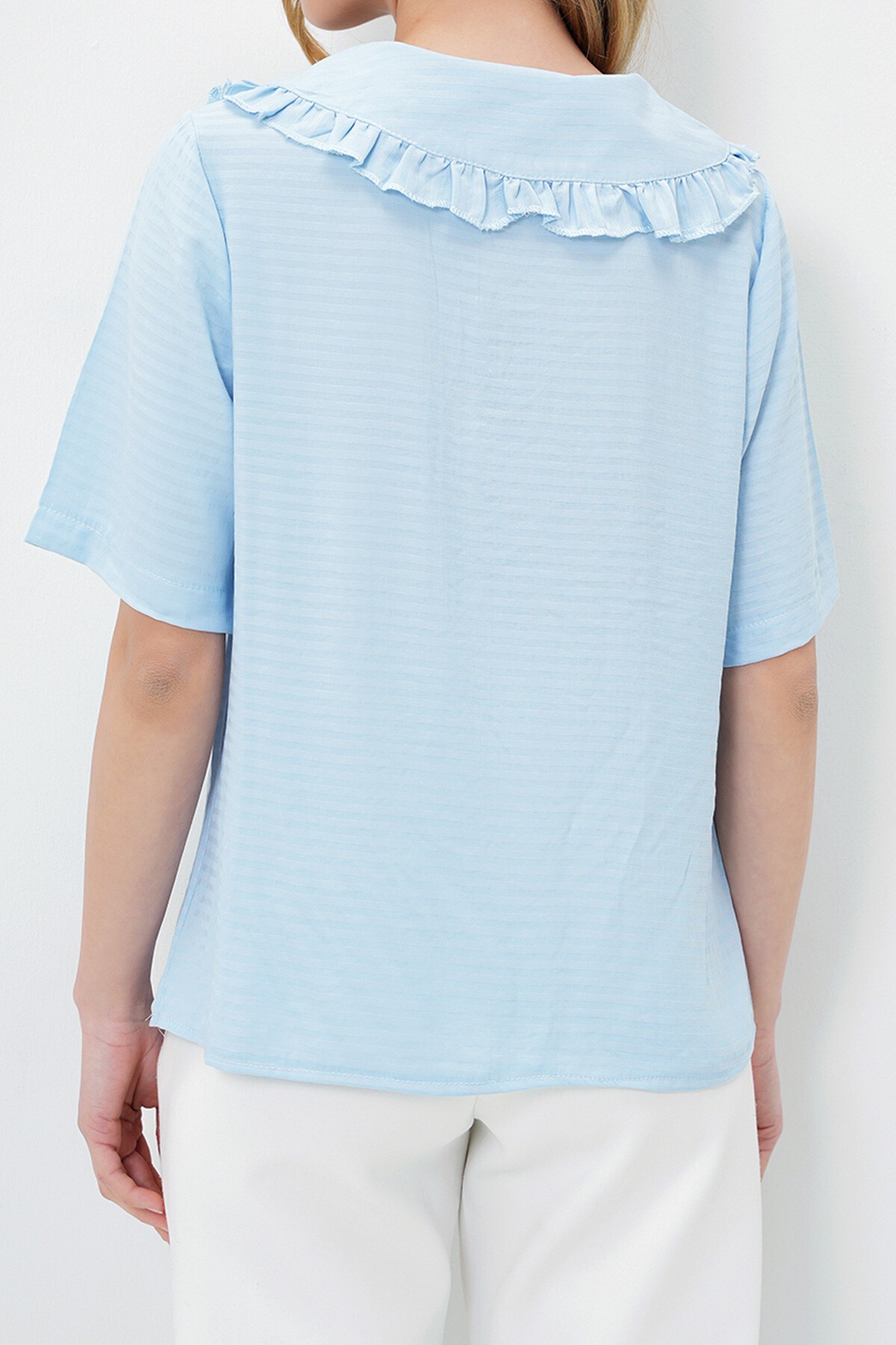 Bebe Mavi Kendinden Desenli Yarım Pat Yakası Fırfırlı Yazlık Dokuma Bluz