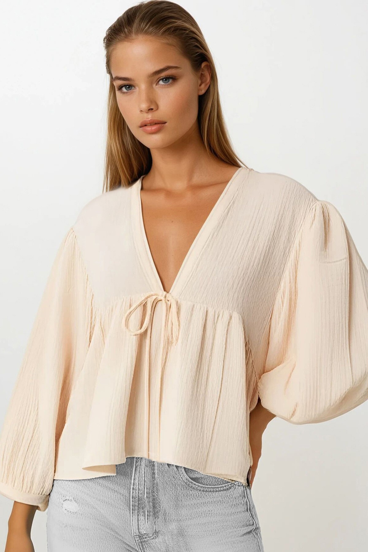 Bej Bağlama Detaylı Derin V Yaka Kolları Lastikli Bluz