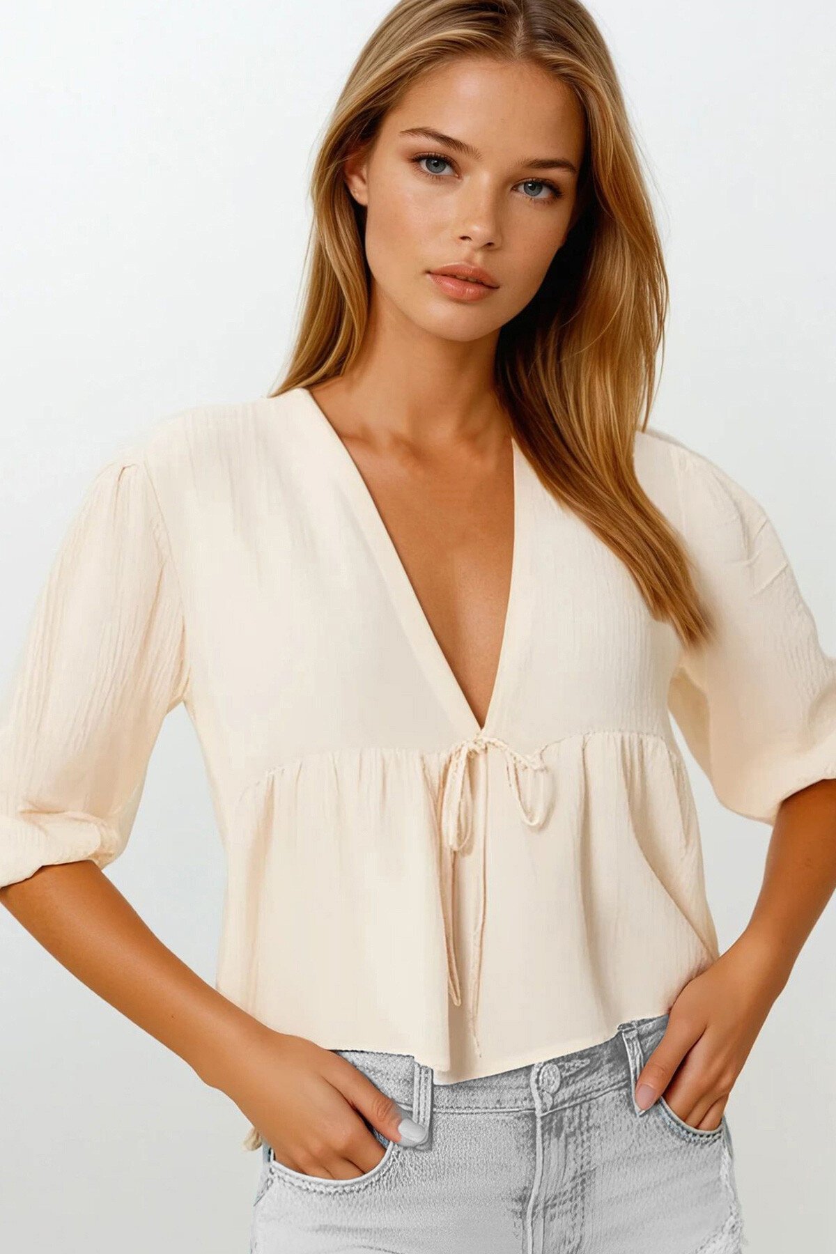 Bej Bağlama Detaylı Derin V Yaka Kolları Lastikli Bluz