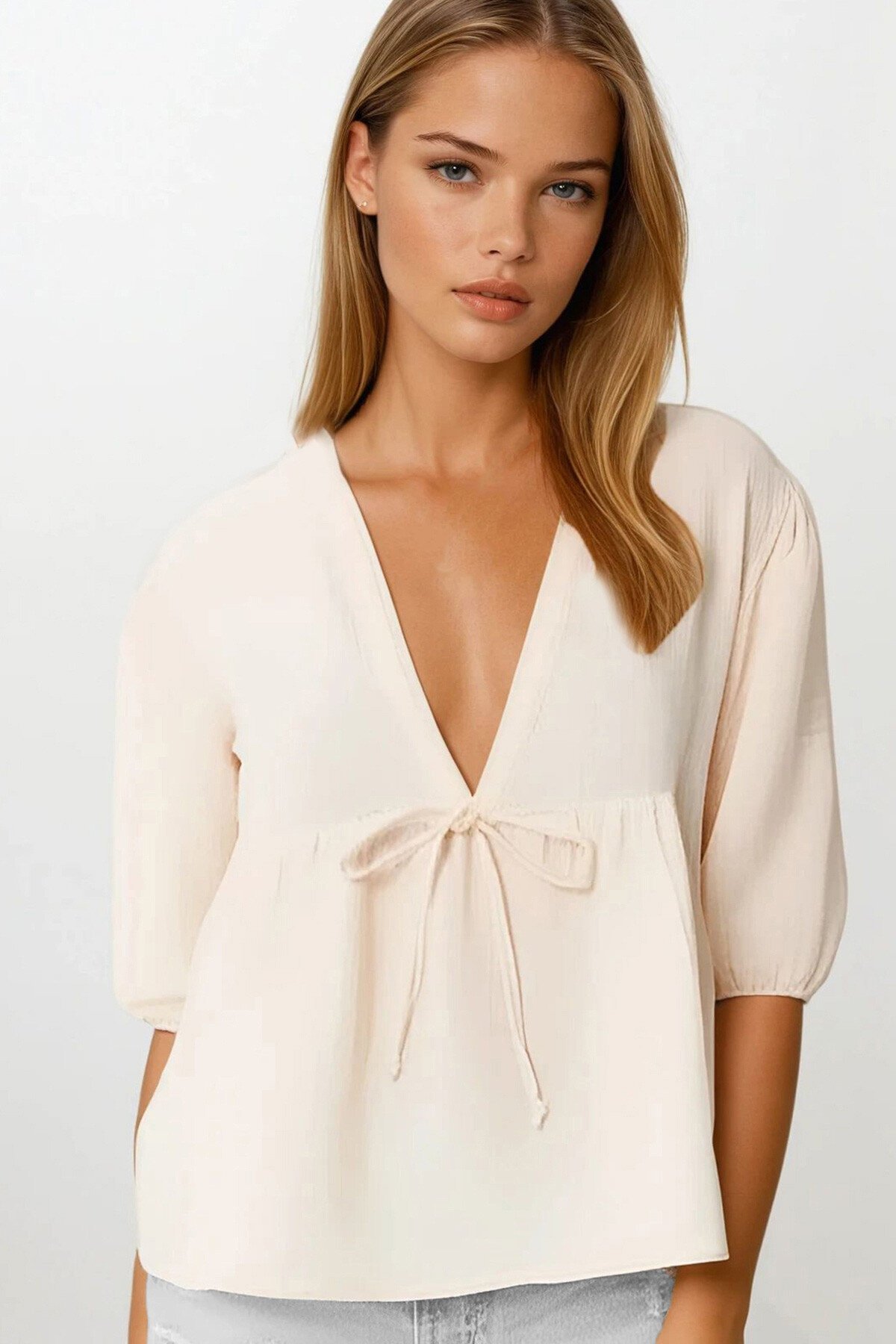 Bej Bağlama Detaylı Derin V Yaka Kolları Lastikli Bluz