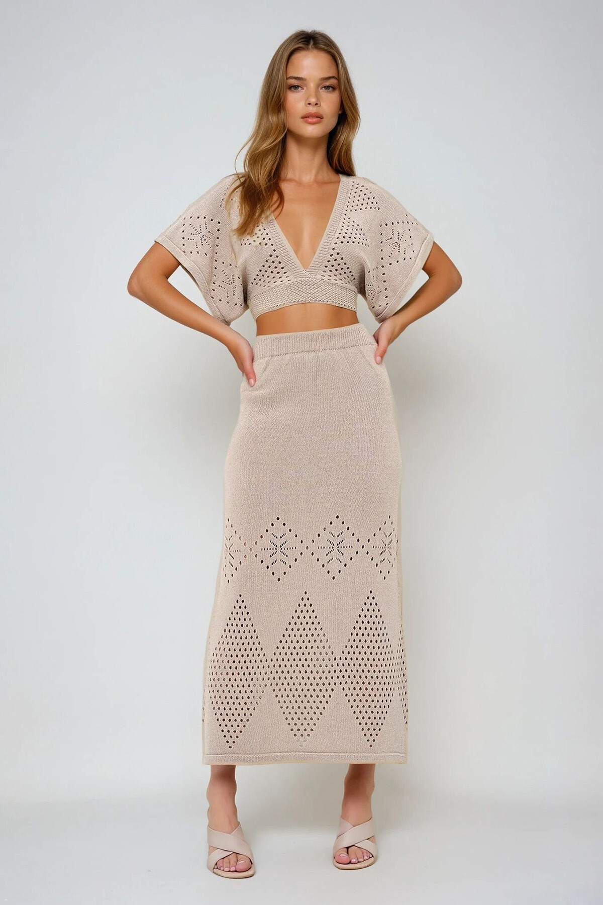 Bej Derin V Yaka Etnik Desen Delik Ajurlu Triko Crop Bluz Ve Etek Takım