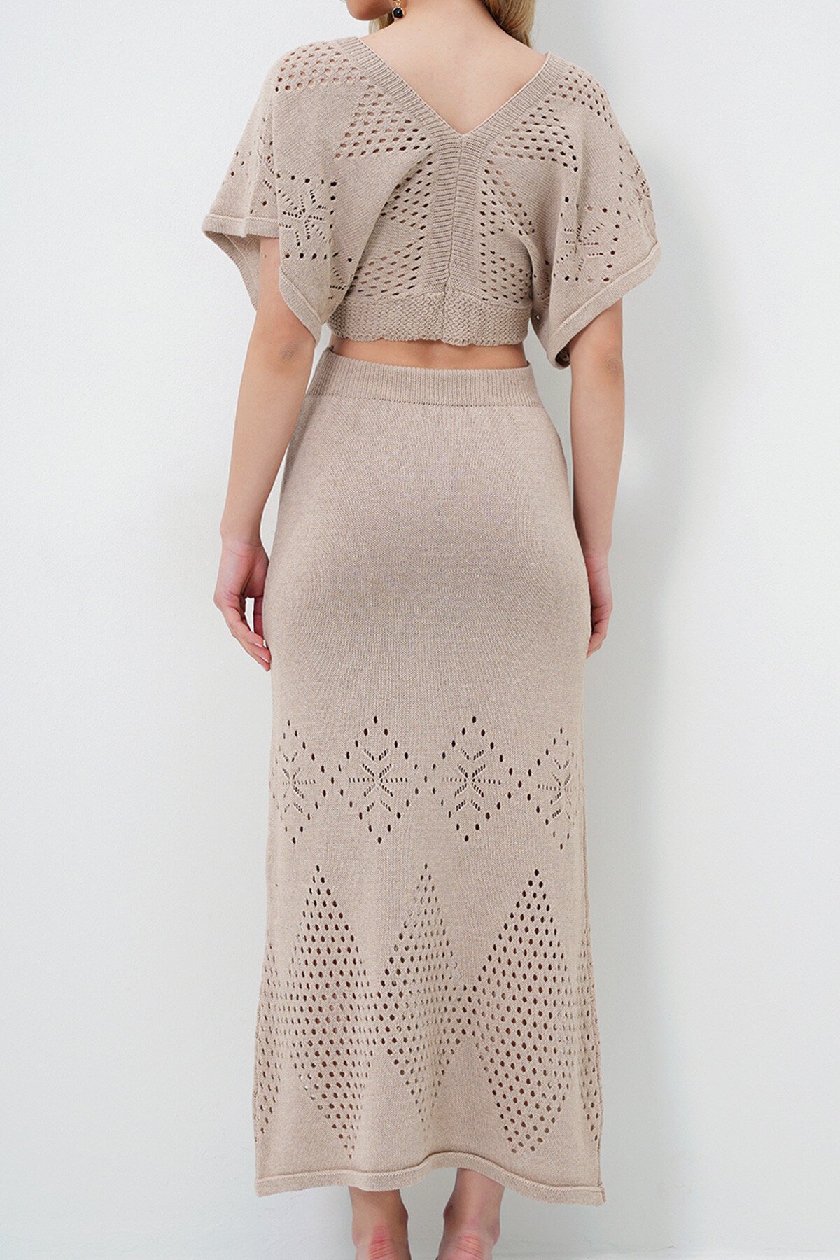 Bej Derin V Yaka Etnik Desen Delik Ajurlu Triko Crop Bluz Ve Etek Takım