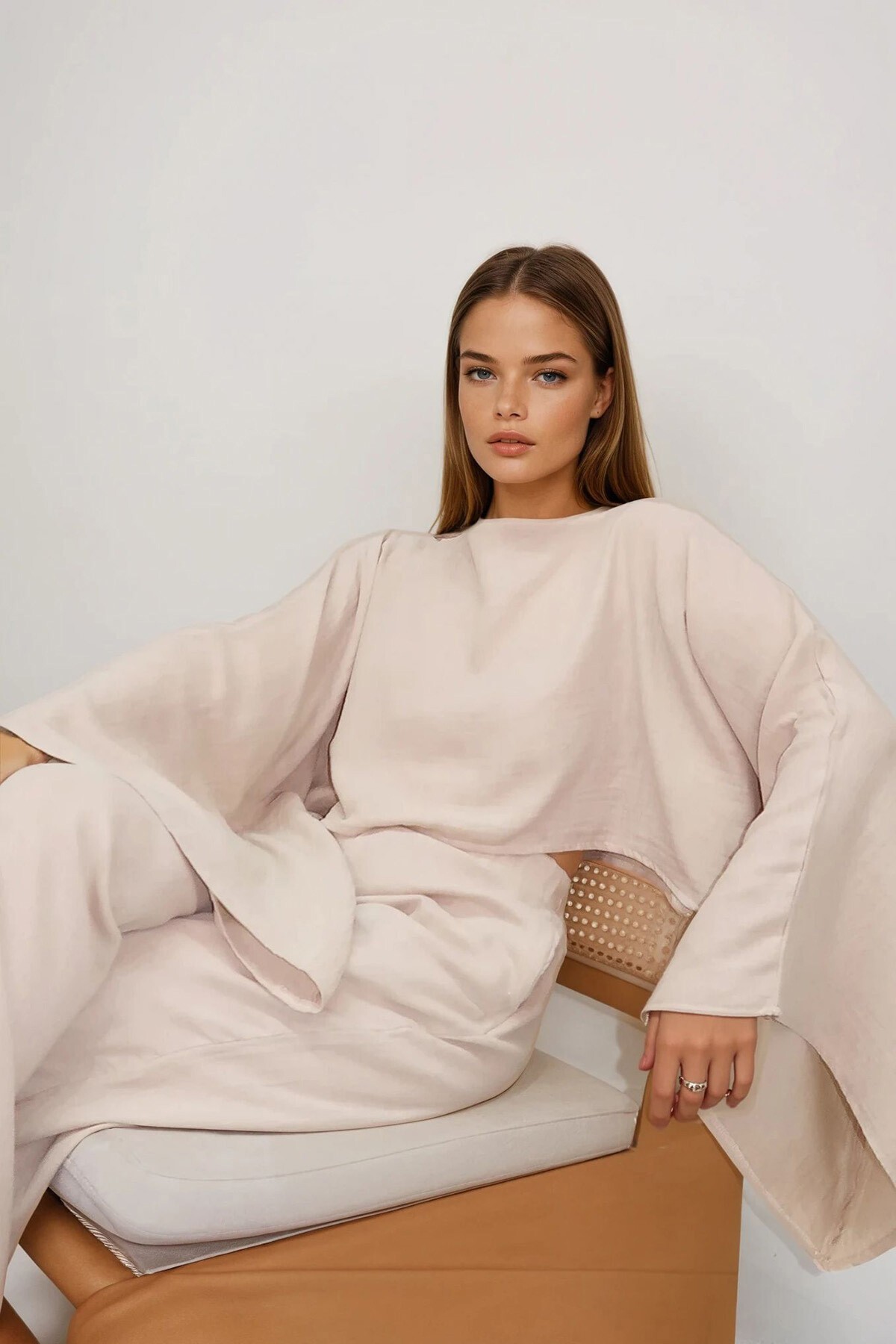 Bej Kayık Yaka Yarsa Kollu Crop Müslin Bluz