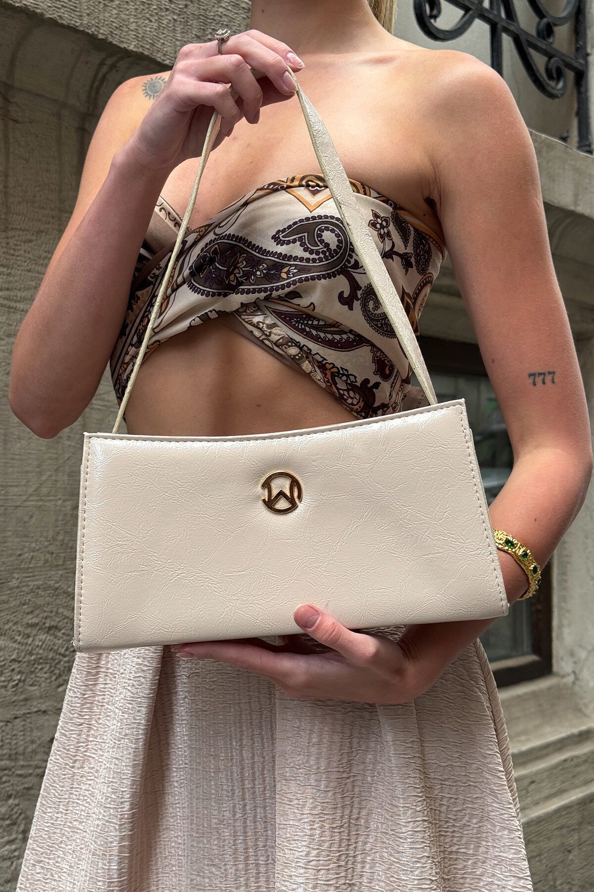 Bej Parlak Baget Çanta