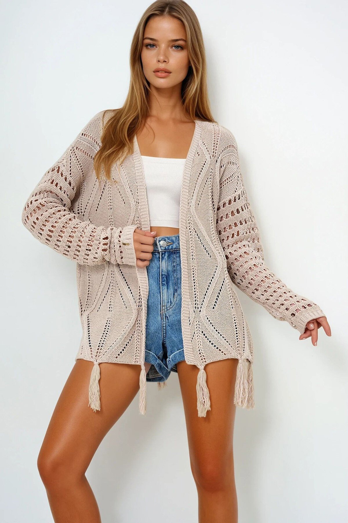 Bej Sırtı Kelebek Motifli Eteği Püsküllü Etnik Kroşe Hırka