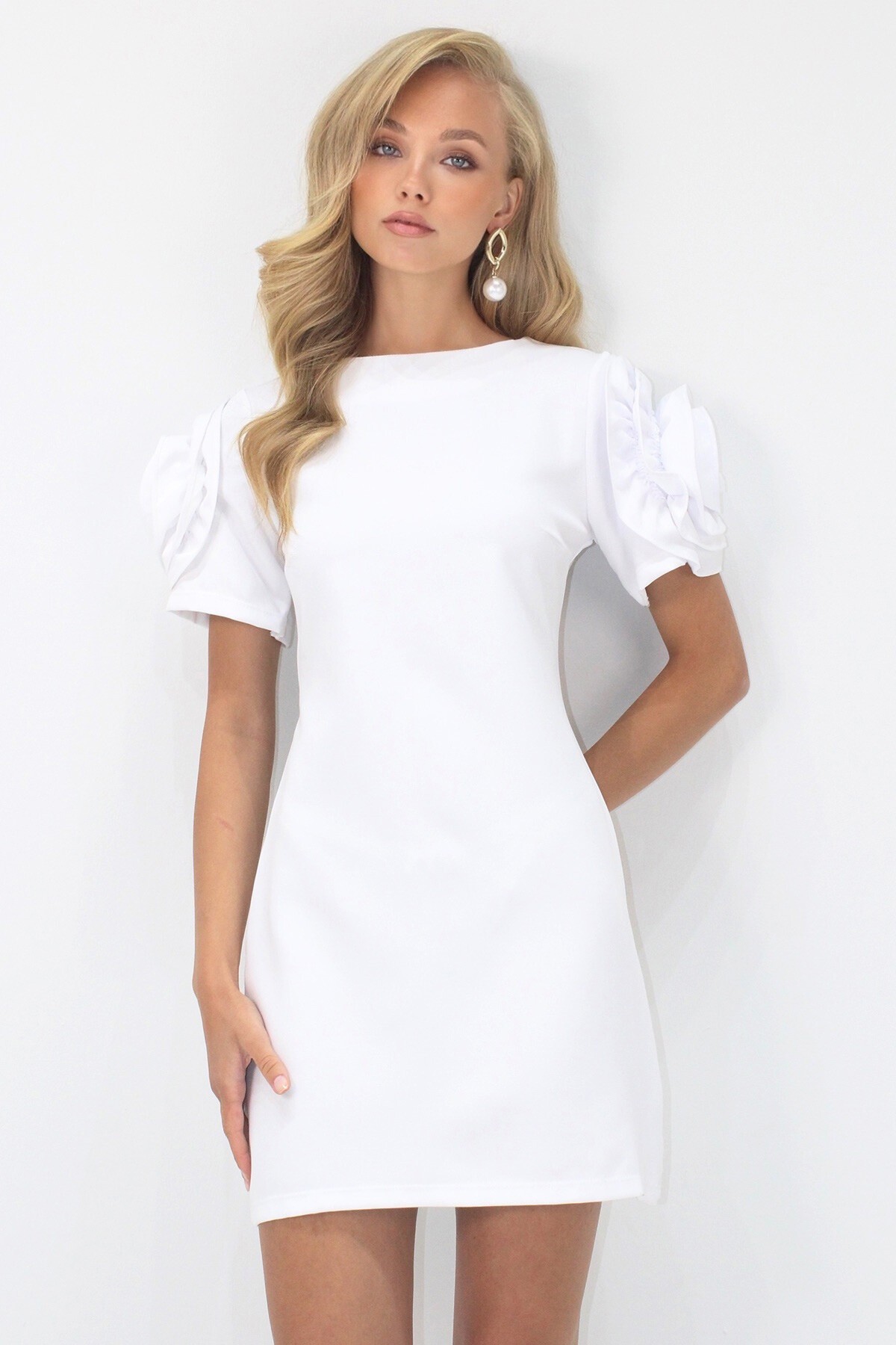 Beyaz Bisiklet Yaka Kolları Fırfır Detaylı Gizli Fermuarlı Mini Elbise