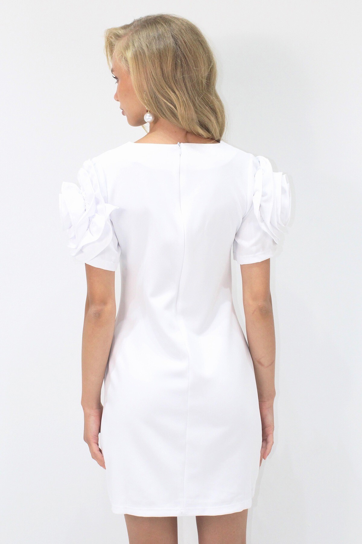 Beyaz Bisiklet Yaka Kolları Fırfır Detaylı Gizli Fermuarlı Mini Elbise