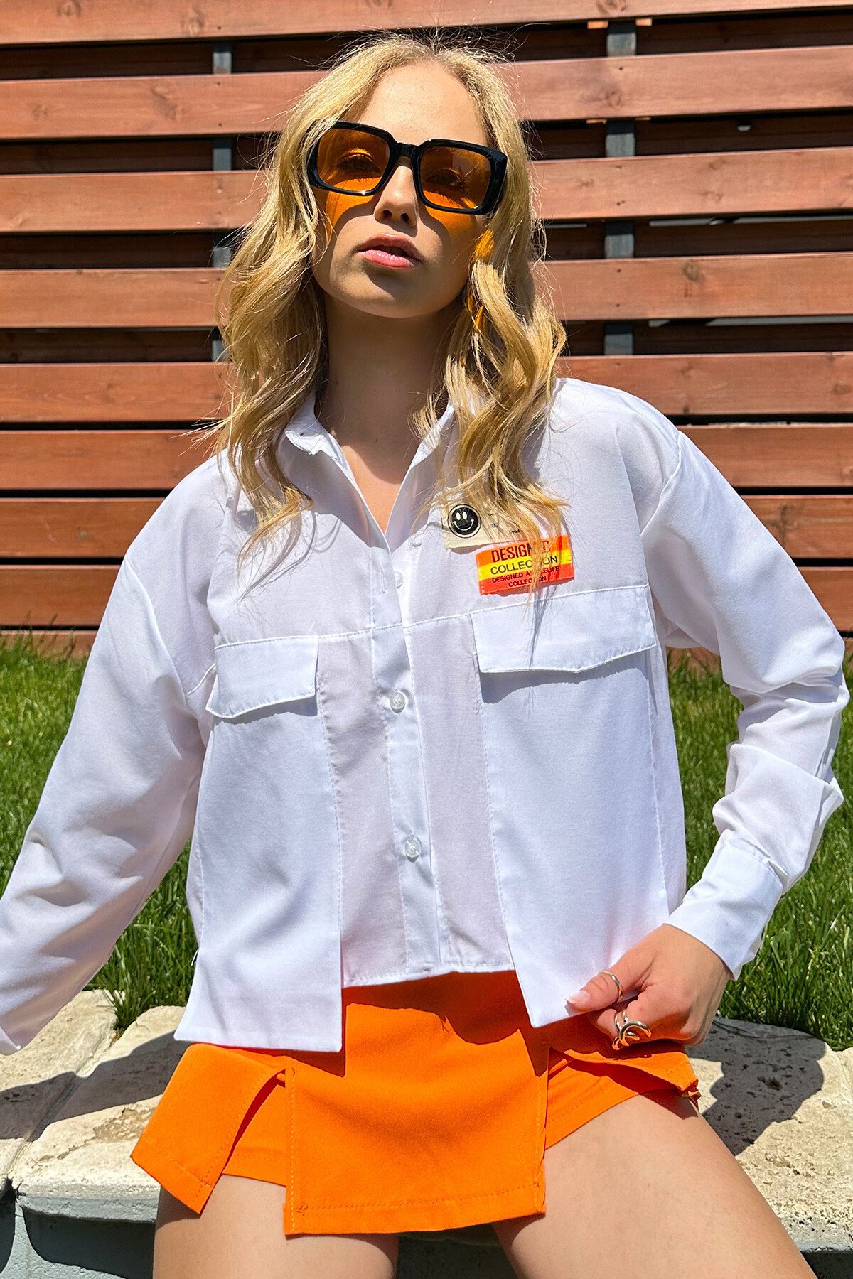 Beyaz Çift Cepli Armalı Crop Poplin Gömlek