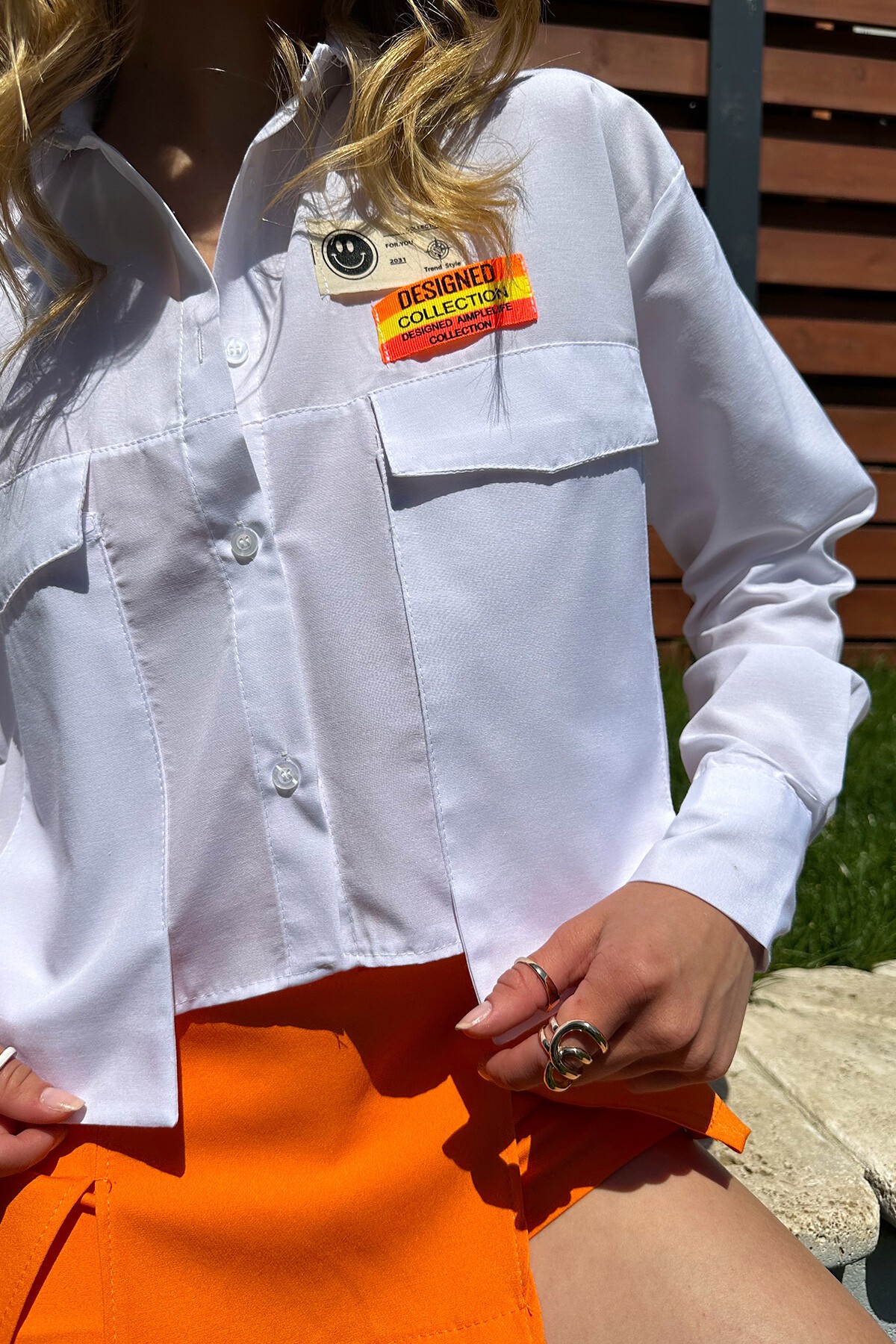 Beyaz Çift Cepli Armalı Crop Poplin Gömlek