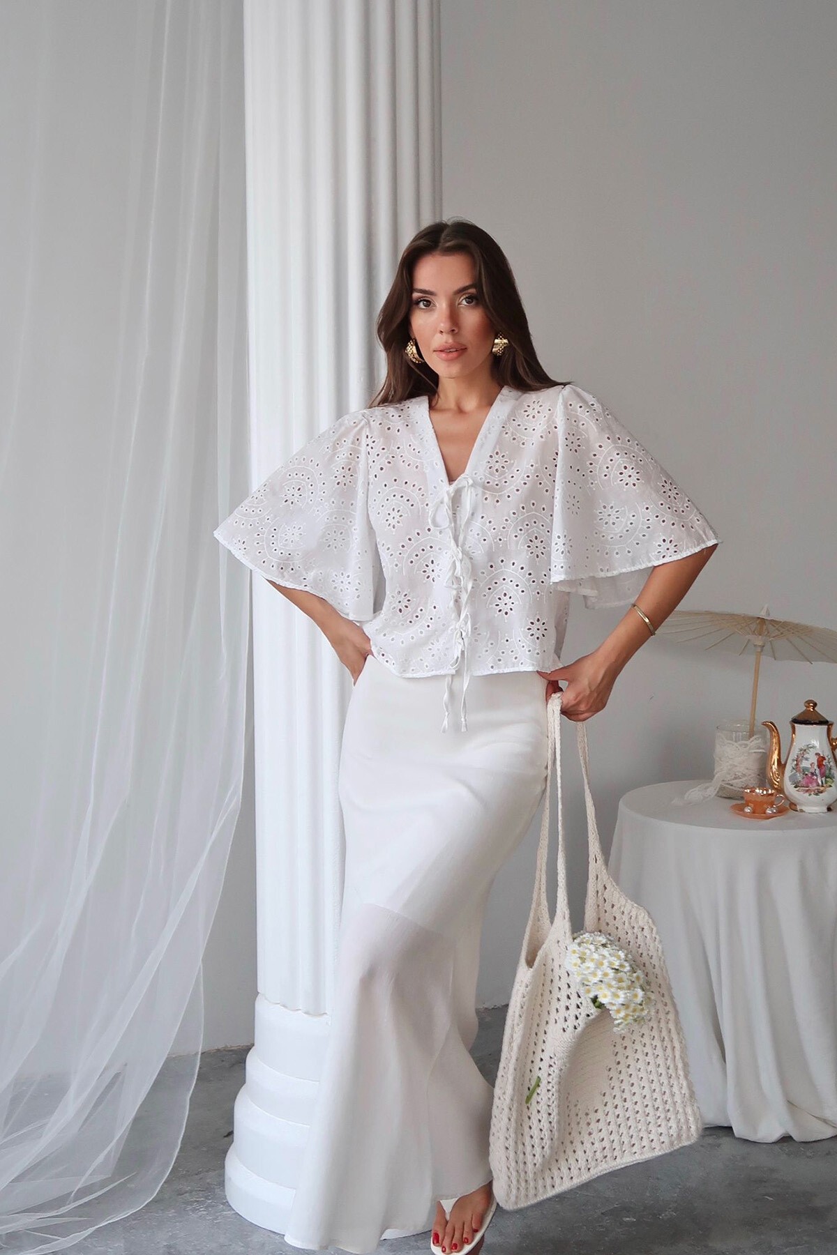 Beyaz Delik Ajurlu Bağlamalı Bluz