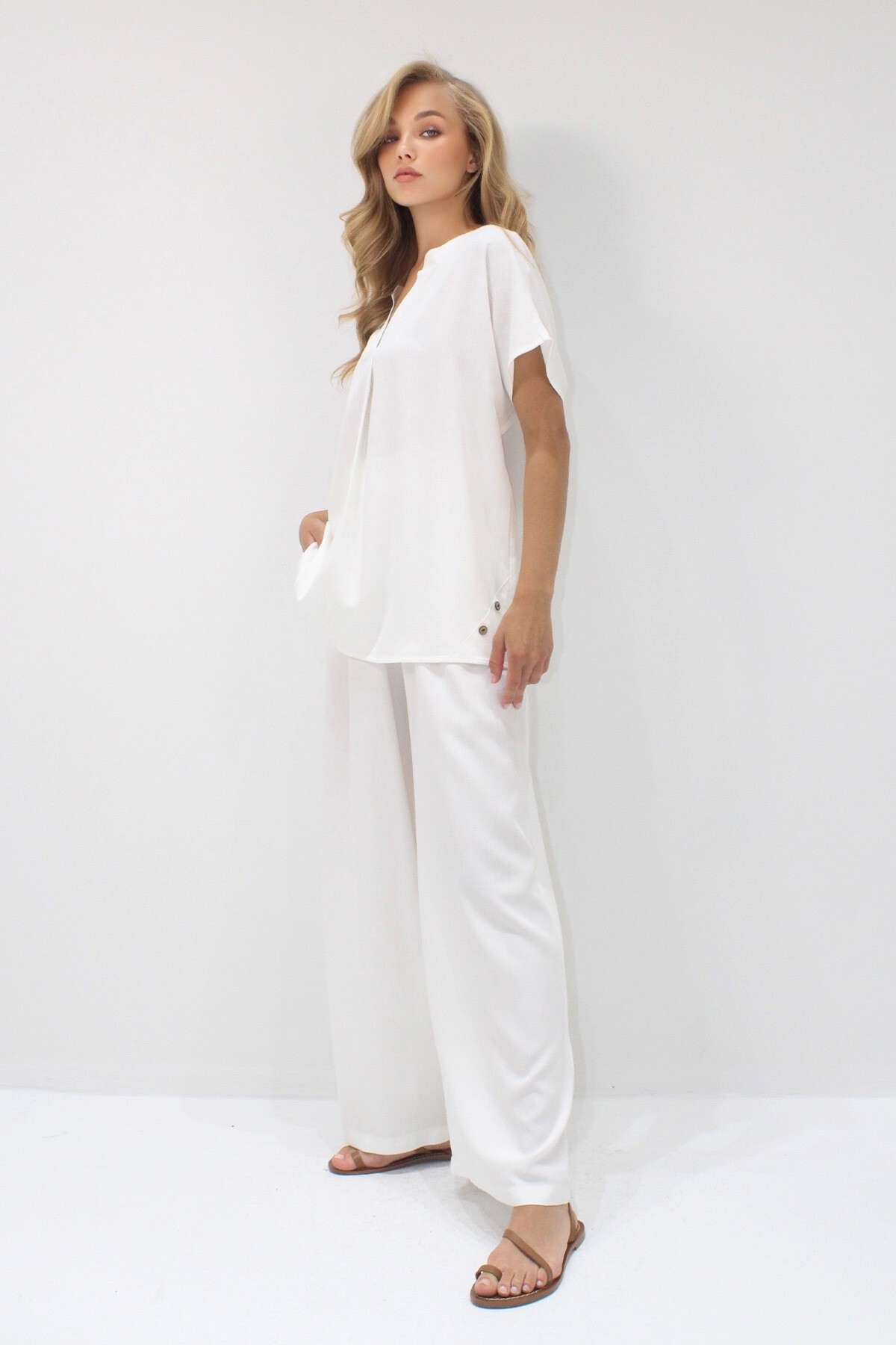 Beyaz Düğme Detaylı Rahat Kesim Viskon Dokuma İkili Takım