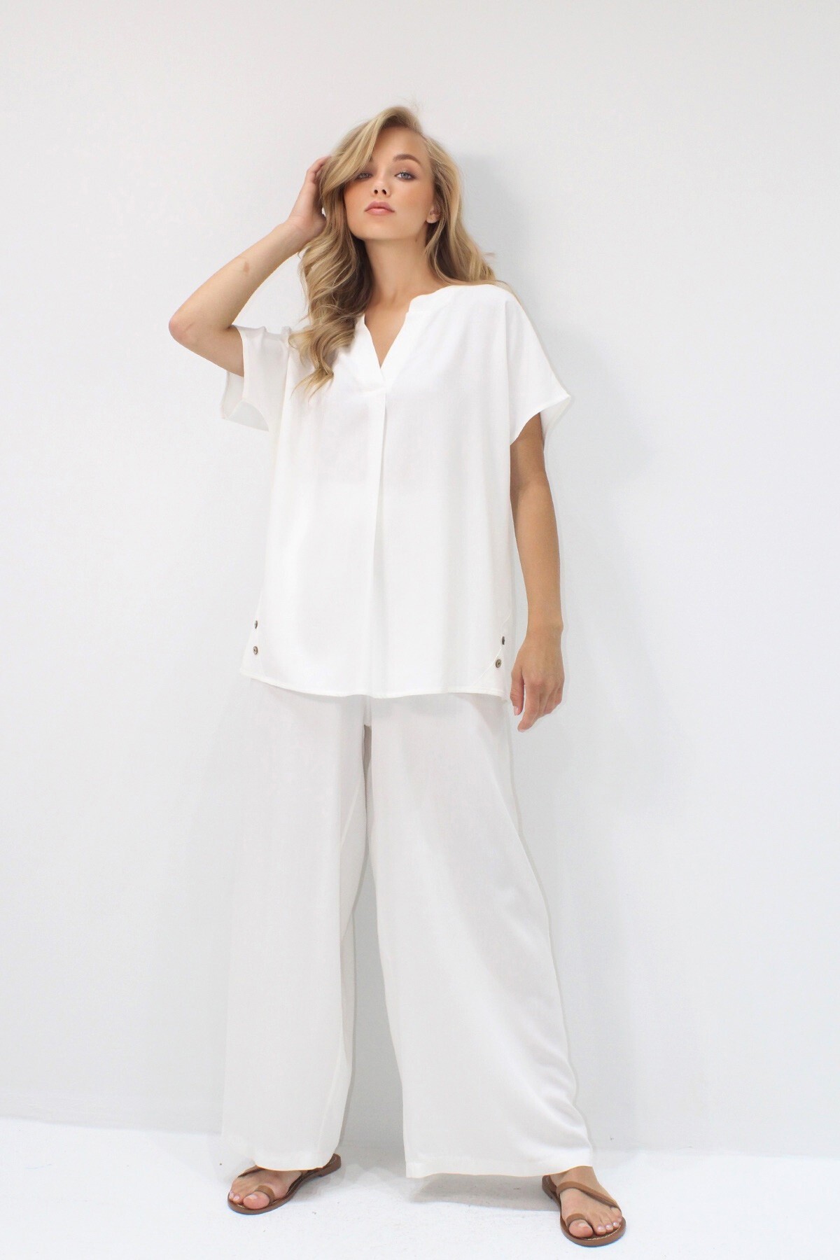 Beyaz Düğme Detaylı Rahat Kesim Viskon Dokuma İkili Takım