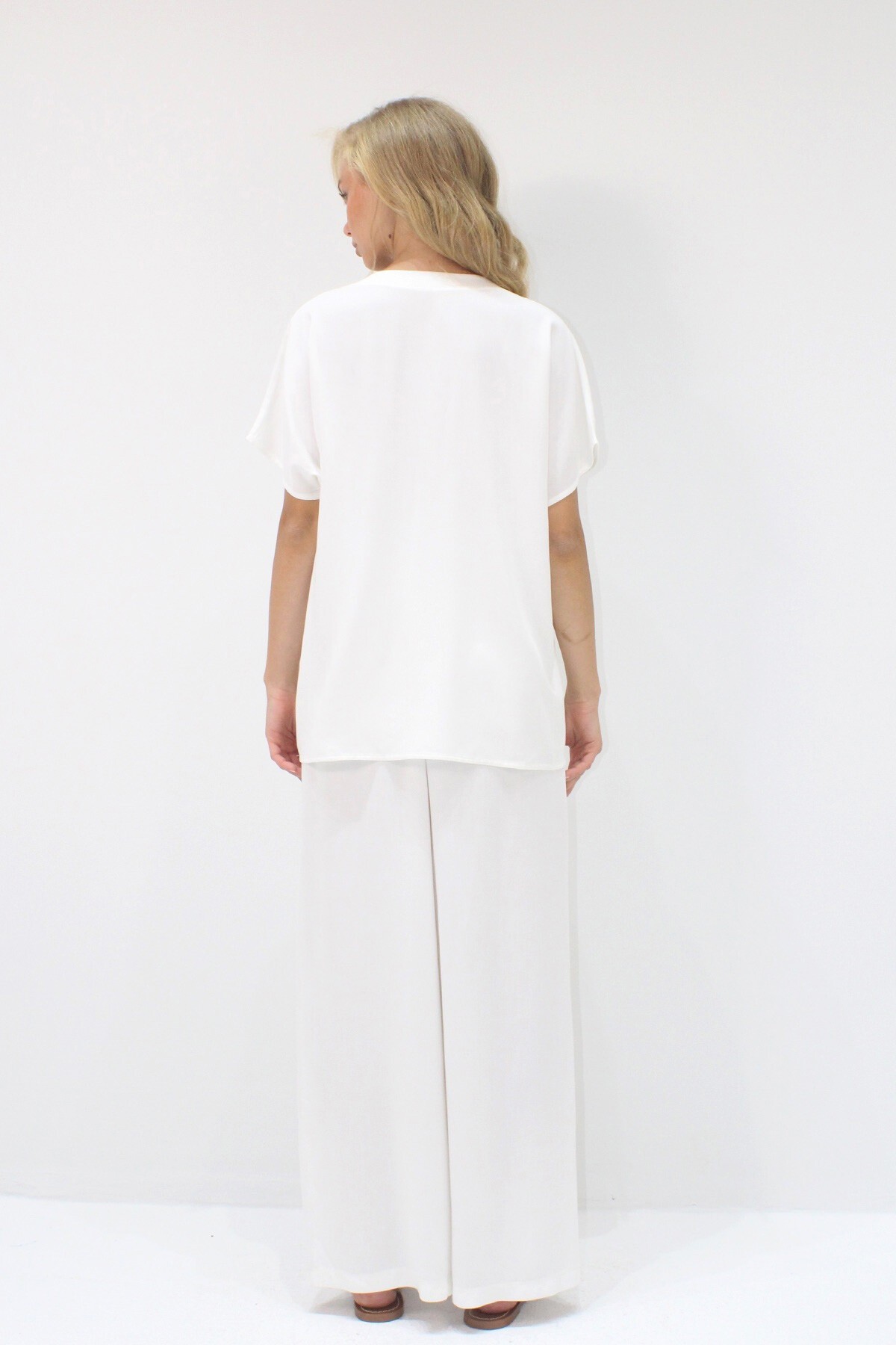 Beyaz Düğme Detaylı Rahat Kesim Viskon Dokuma İkili Takım