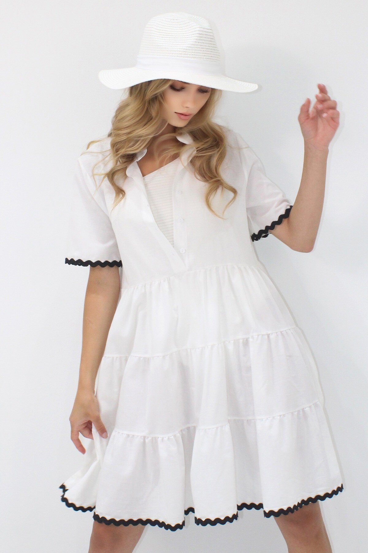 Beyaz Hakim Yakaönü Düğmeli Kat Kat Volanlı Dokuma Plaj Elbise