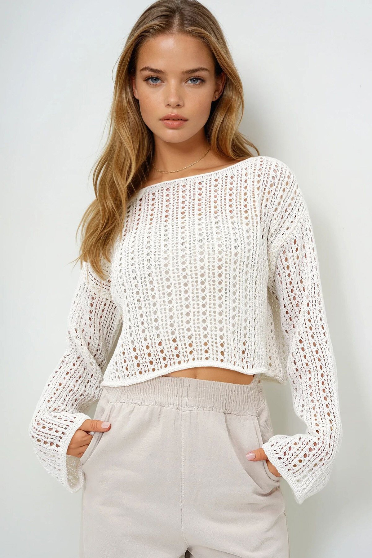 Beyaz Kayık Yaka Delik Ajurlu Triko Yazlık Bluz