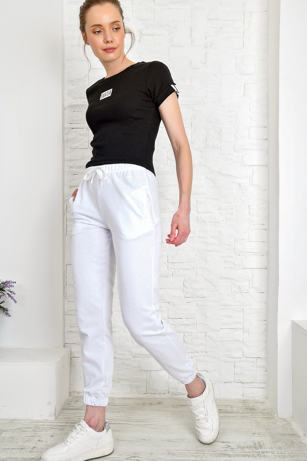 Beyaz Paçası Lastikli İki İplik Eşofman Altı