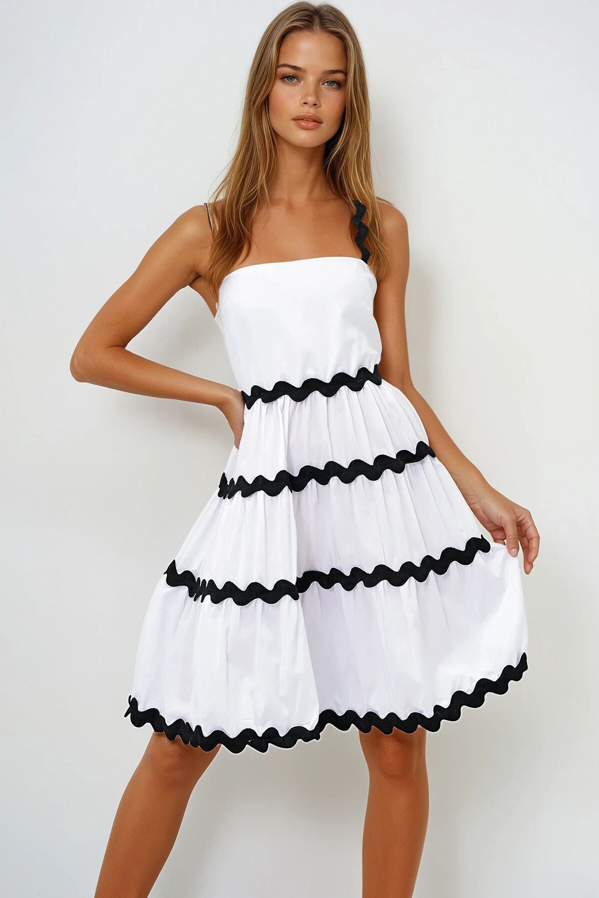 Beyaz Zigzag Şerit Detaylı Gizli Fermuarlı Poplin Balon Elbise