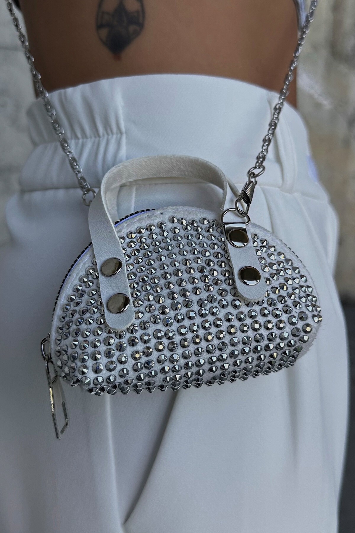 Beyaz Zinicr Askılı Taş İşlemeli Mini Çanta