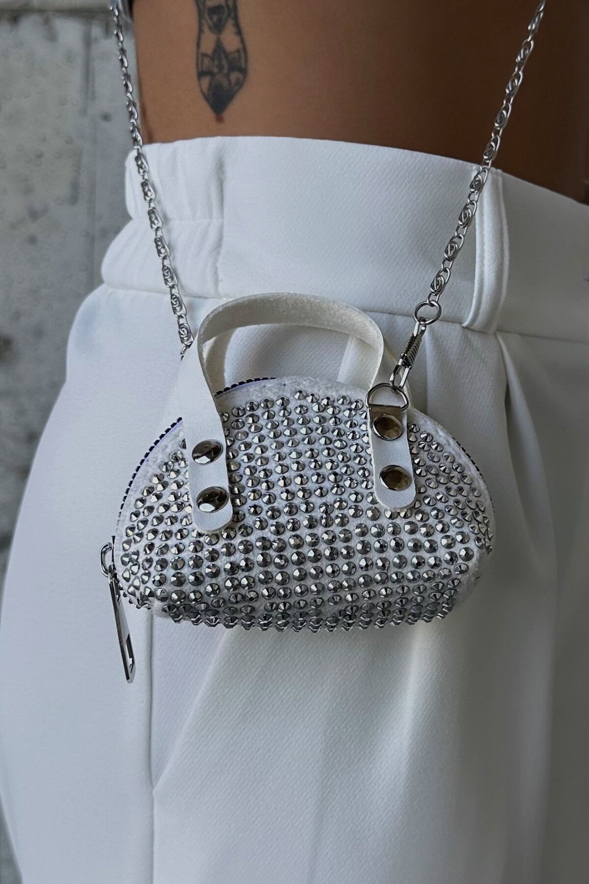 Beyaz Zinicr Askılı Taş İşlemeli Mini Çanta