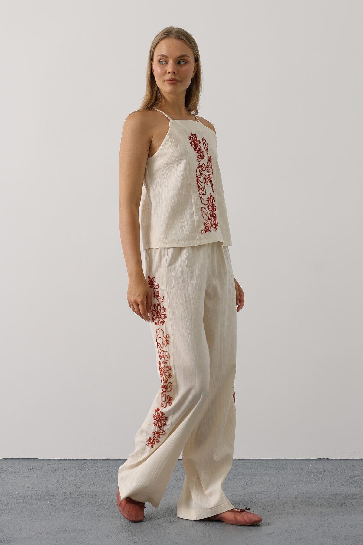 Krem Boncuk İşlemeli Askılı Pantolon Takım