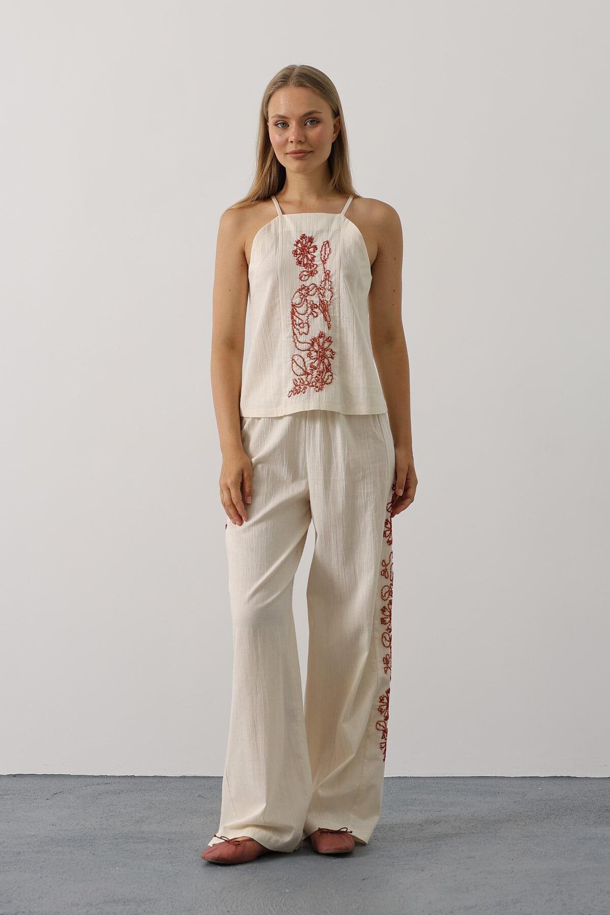 Krem Boncuk İşlemeli Askılı Pantolon Takım