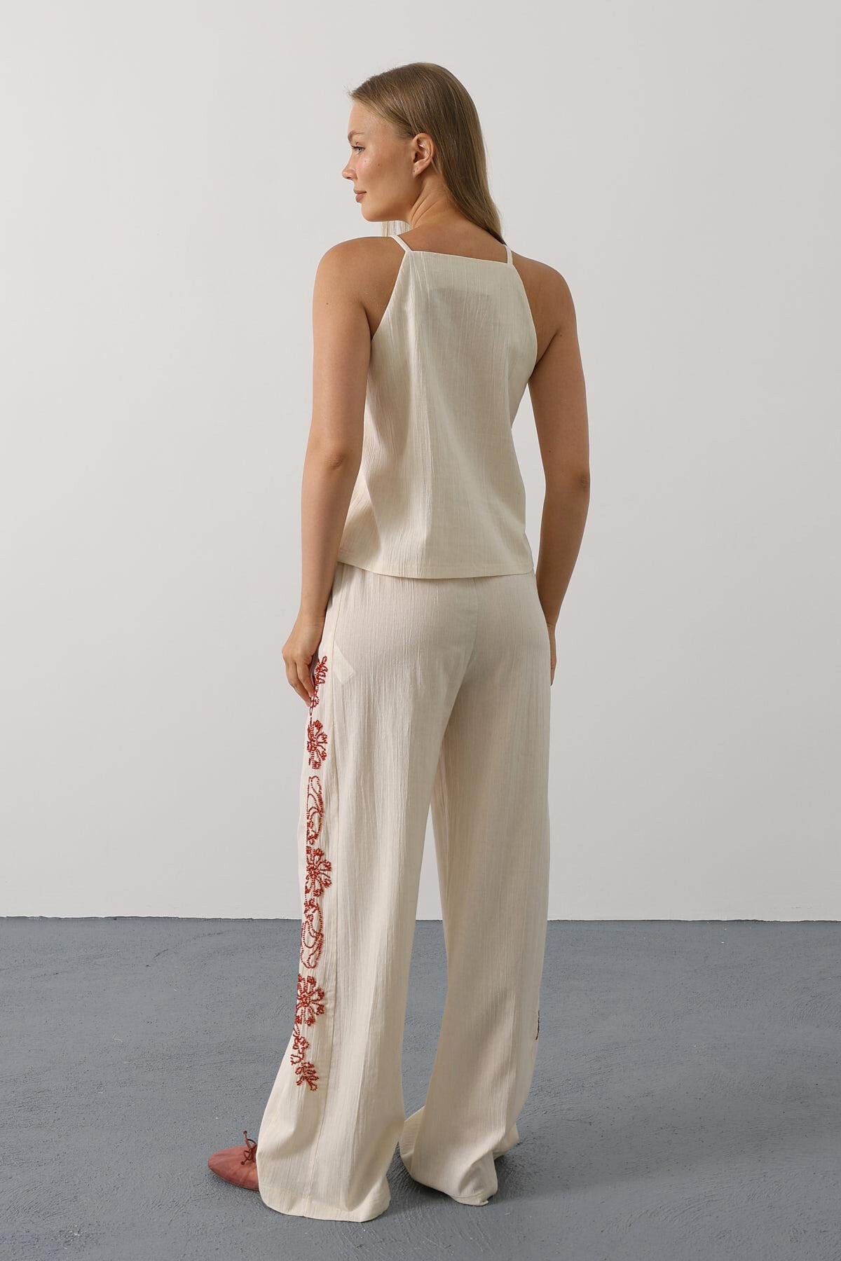 Krem Boncuk İşlemeli Askılı Pantolon Takım