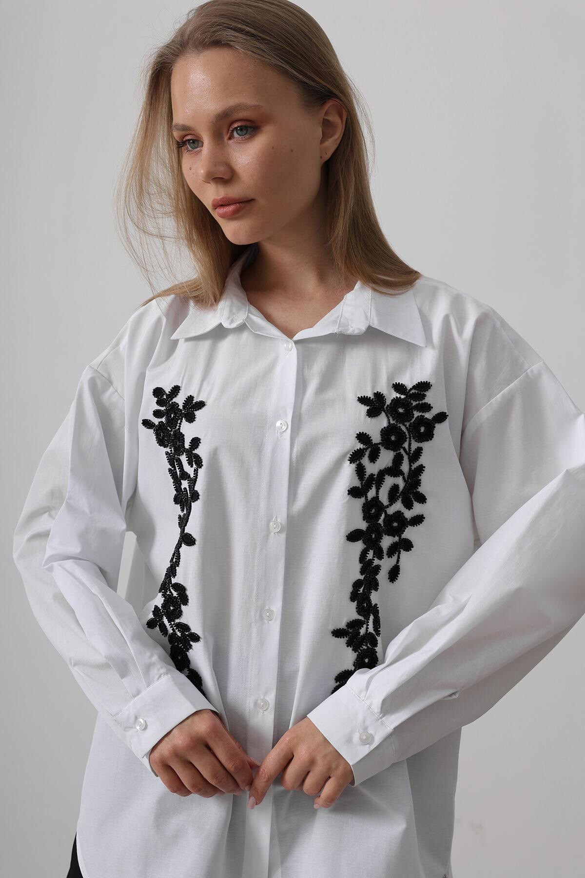Beyaz Boncuk Nakış Detaylı Oversize Gömlek