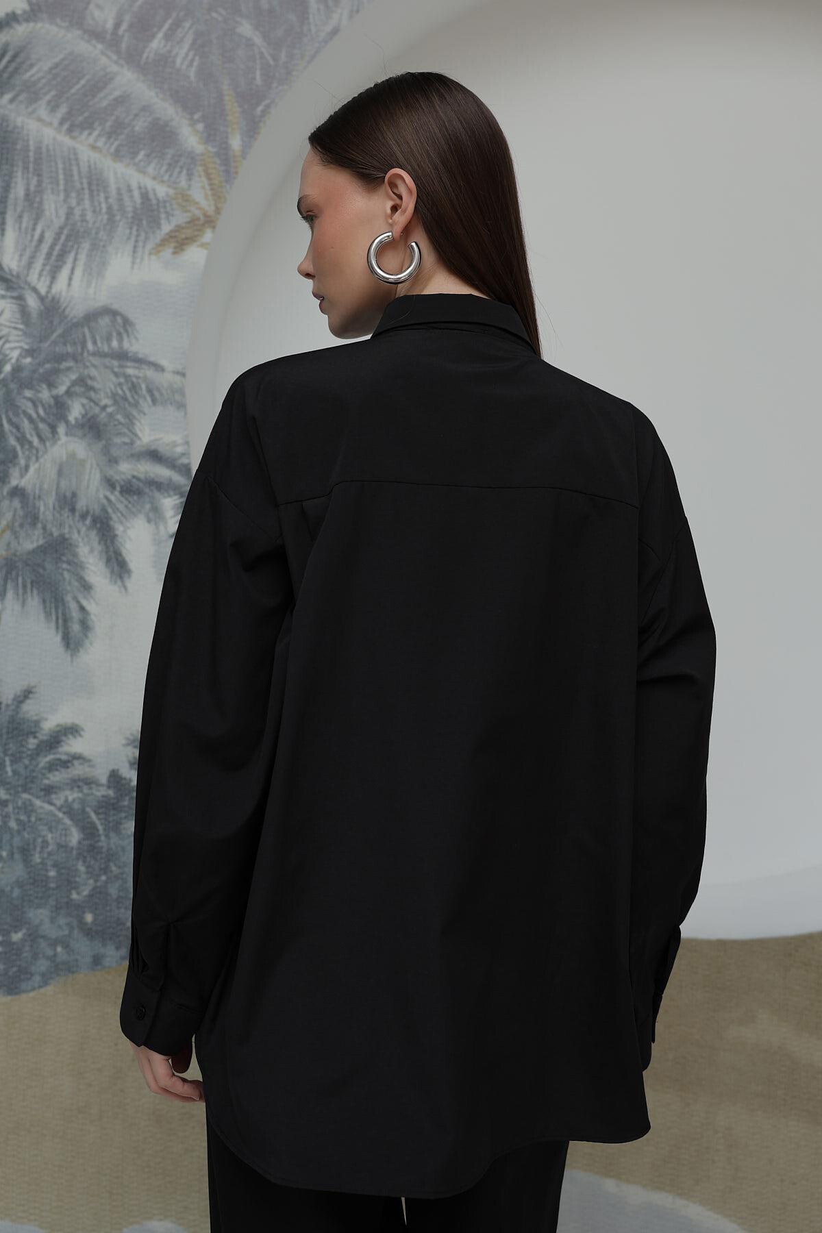 Siyah Boncuk Nakış Detaylı Oversize Gömlek