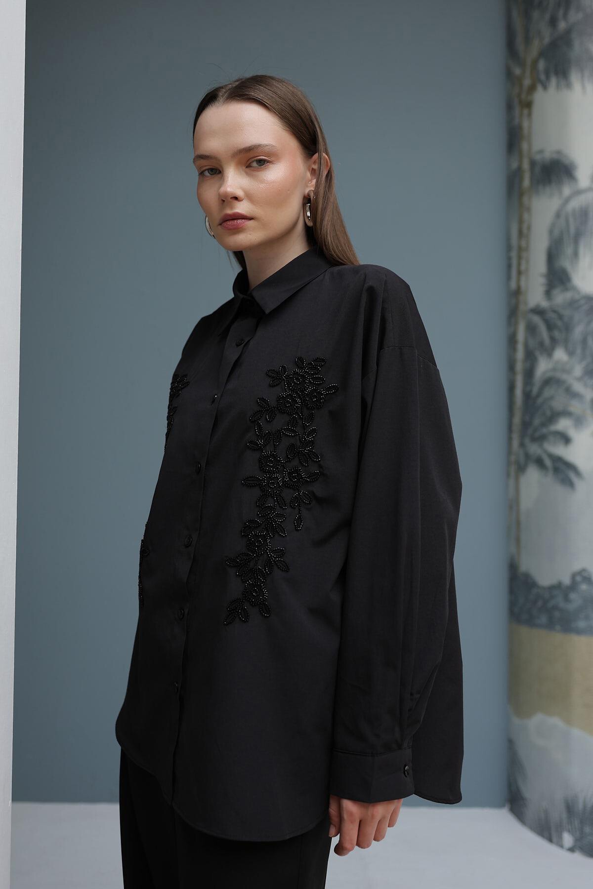 Siyah Boncuk Nakış Detaylı Oversize Gömlek