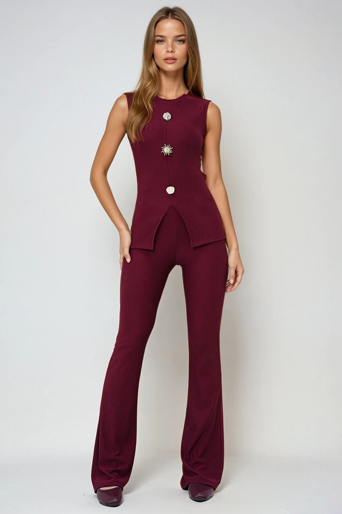 Bordo Bisiklet Yaka Gold Düğmeli Önden Yırtmaçlı Ottoban Bluz Ve İspanyol Paça Pantolon Takım