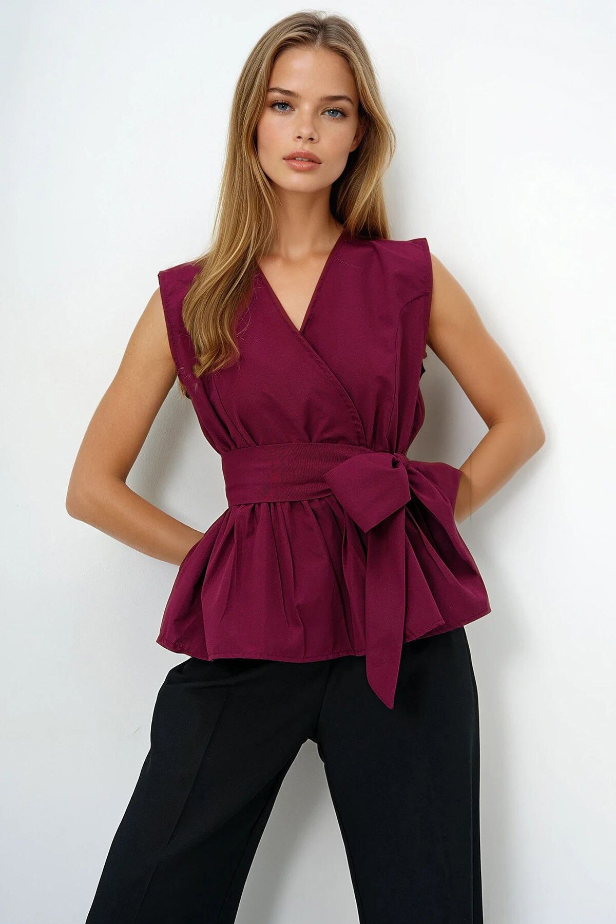 Bordo Kruvaze Yaka Eteği Volanlı Kendinden Kuşaklı Yazlık Poplin Bluz