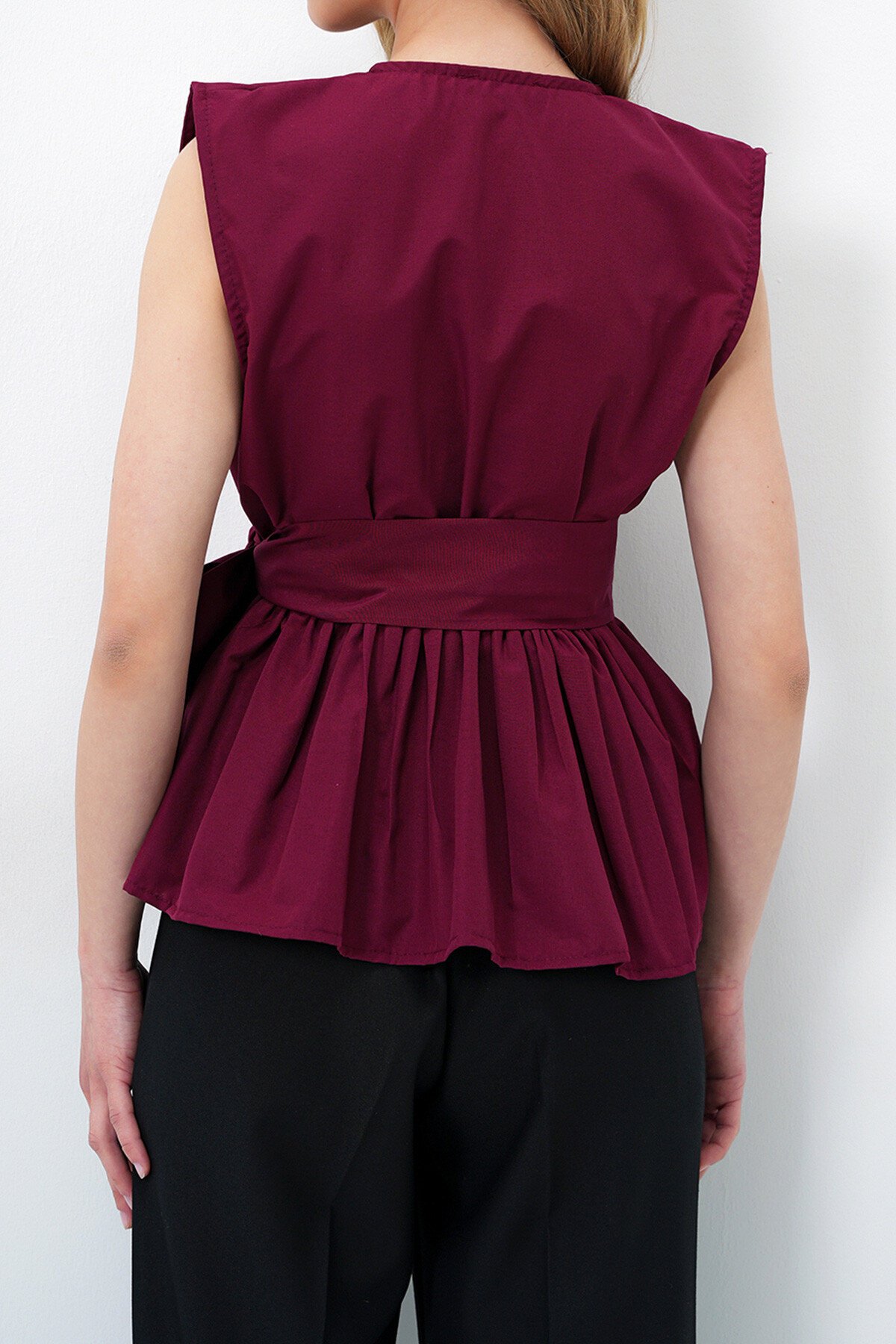 Bordo Kruvaze Yaka Eteği Volanlı Kendinden Kuşaklı Yazlık Poplin Bluz