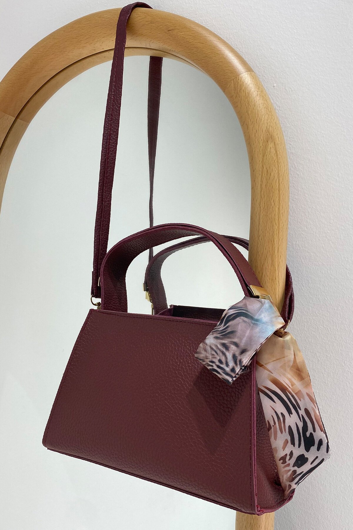 Bordo Kurdale Detaylı Çanta